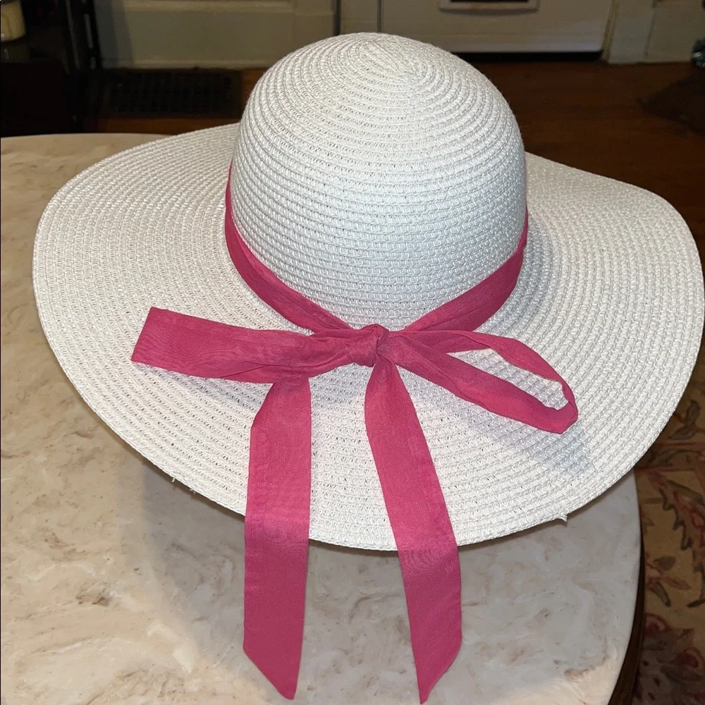 Vince Camuto White Wide Brim Hat with Pink Band
